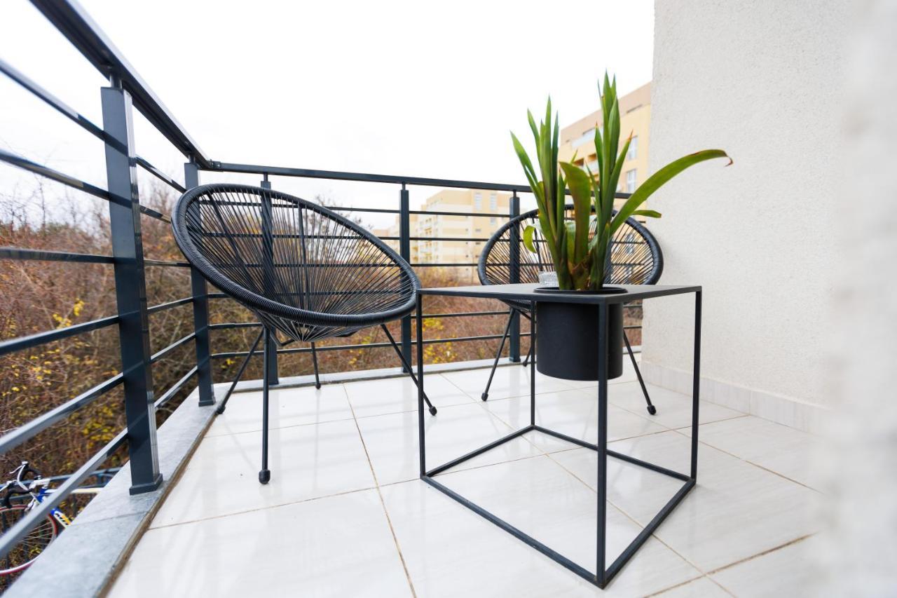 Touchdown Apartment Near Bucharest Airport Otopeni Buitenkant foto