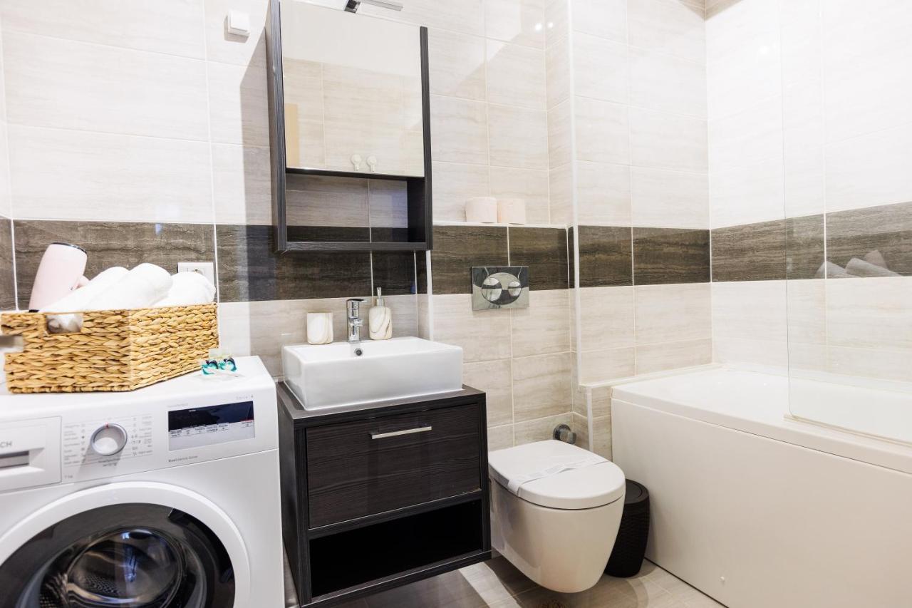 Touchdown Apartment Near Bucharest Airport Otopeni Buitenkant foto